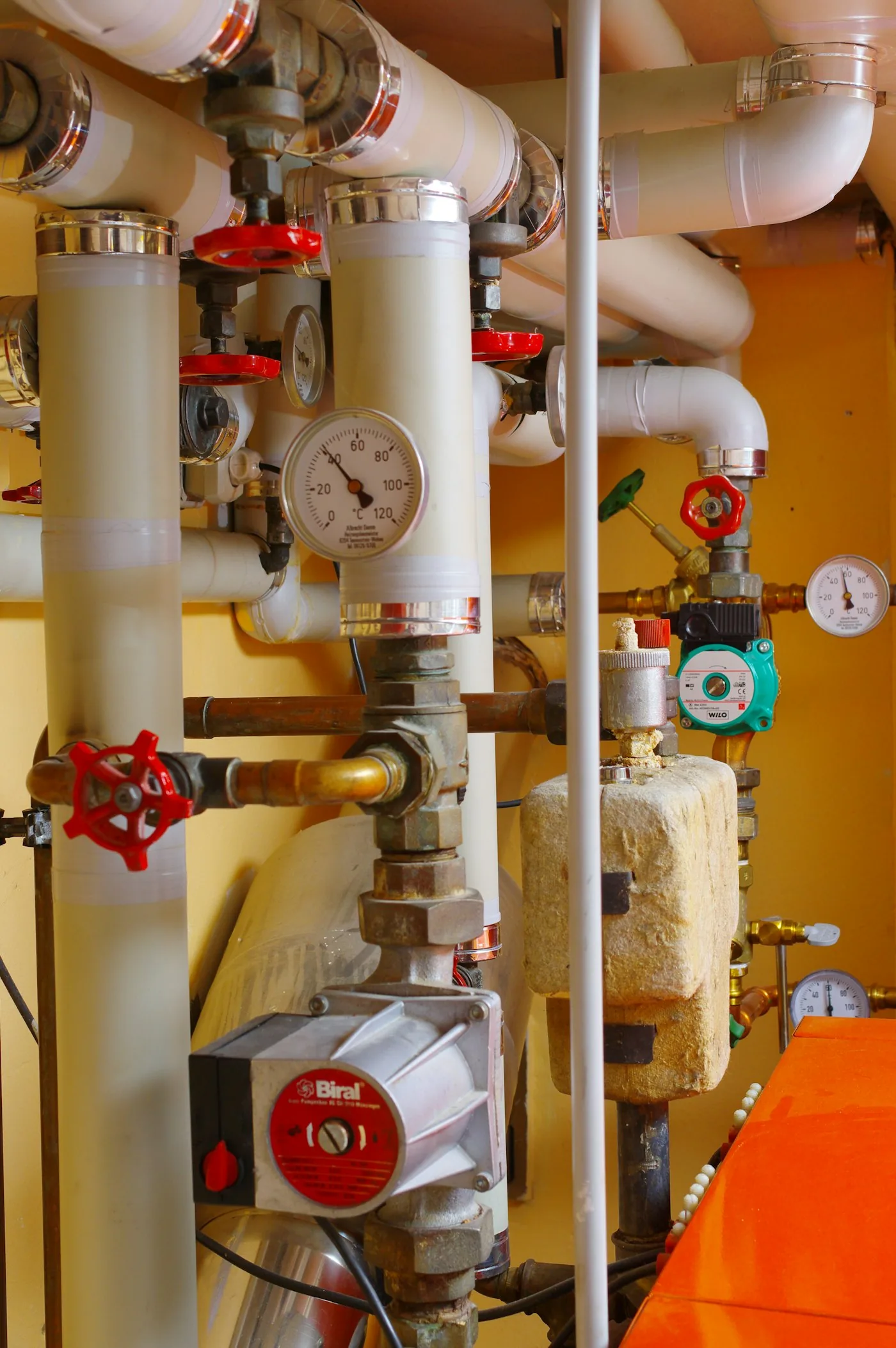Heating system pipework and pressure gauges in a mechanical room