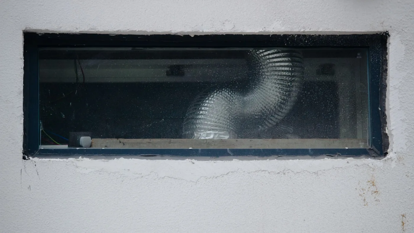 Flexible HVAC ventilation ducting during installation